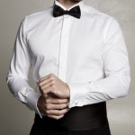 Camicia da smoking. Camicia rigorosamente bianca con polsini doppi. lo sparato presenta spesso pieghe verticali, oblique o può presentare un inserto in piqué
