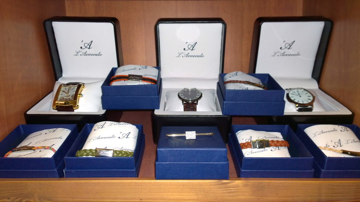 L'Angolo de L'Avvocato -dettaglio orologi e bracciali