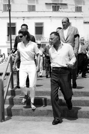Giovanni Agnelli e Jackie Kennedy a Ravello nel 1962.