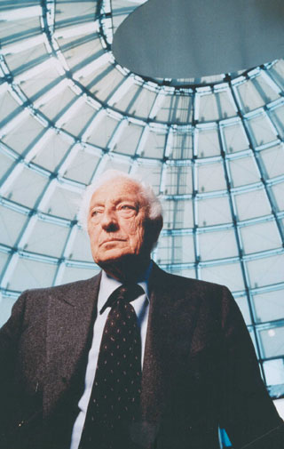 Lingotto, Gianni Agnelli all'interno della Bolla disegnata da Renzo Piano.