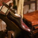 Il primo passo sulle orme dell'eleganza - dettaglio scarpa nella forma