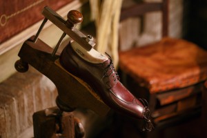Il primo passo sulle orme dell'eleganza - dettaglio scarpa nella forma