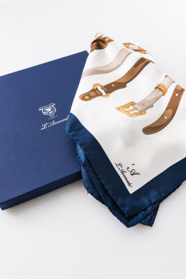 Carré Ginevra blu, dettaglio logo e confezione