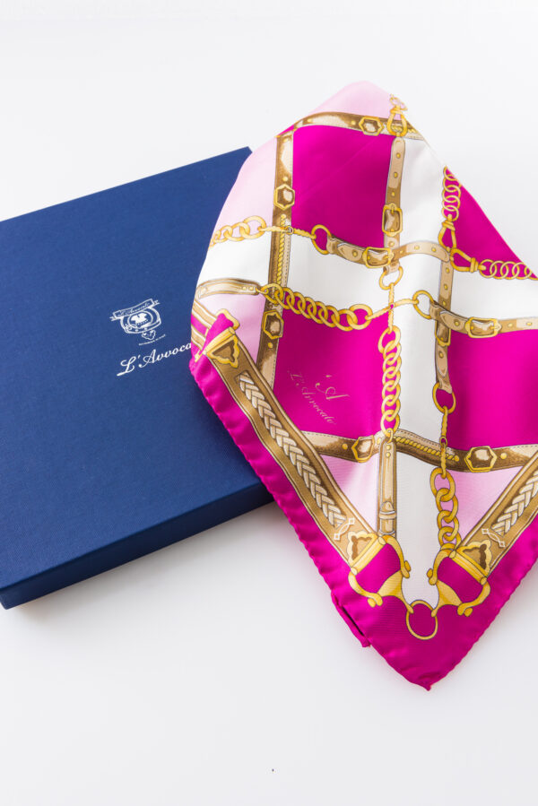 Carré GINEVRA pink – L\’Avvocato logo detail