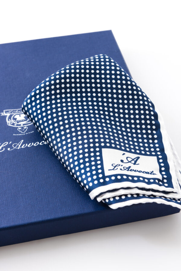 Pochette Mirafiori Blu, dettaglio logo e confezione