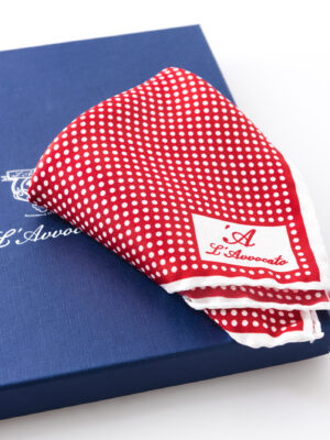 Pochette Mirafiori Rosso, dettaglio logo e confezione