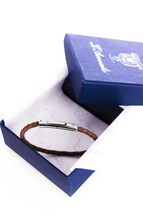Bracciale skin cognac all'interno della sua scatola