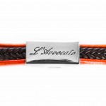 Skin nero arancio - dettaglio piastrina con logo L'Avvocato