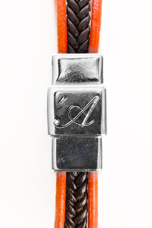 Skin nero arancio - dettaglio chiusura