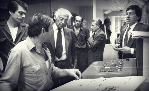 1989. Gianni Agnelli visiting the editorial of La Stampa in via Giordano Bruno in Turin .