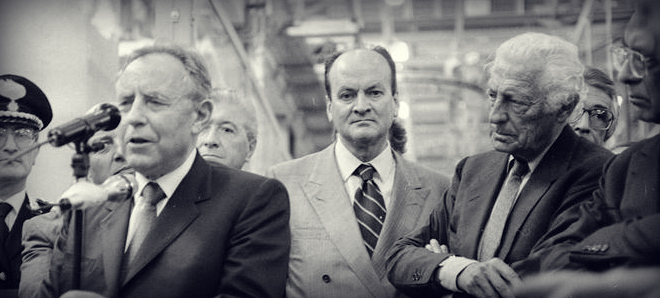 With the President of the Republic Carlo Azeglio Ciampi in 1993 , during a visit to the Fiat plant in Melfi .