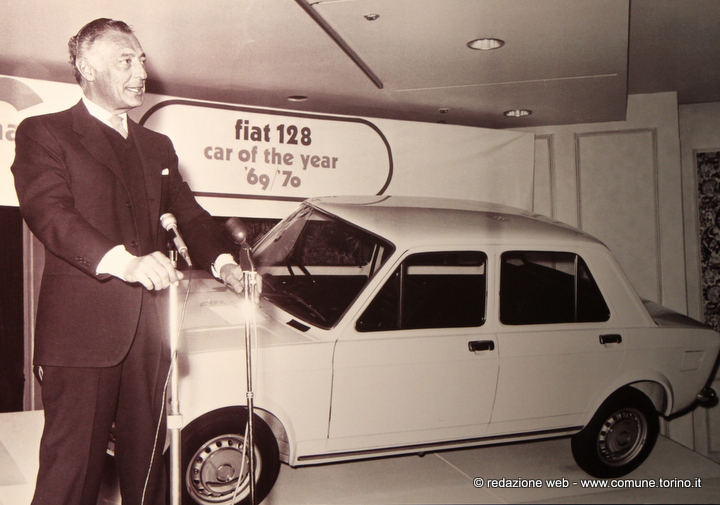 March 1970. The Advocate retires in London the award for Coach of the Year for the 128 .