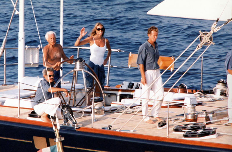 Saint Tropez 90 - Gianni Agnelli with model Elle McPherson and Tim Jeffries on his yacht