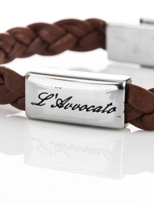 Bracciale in pelle Eddy marrone- dettaglio piastrina L'Avvocato