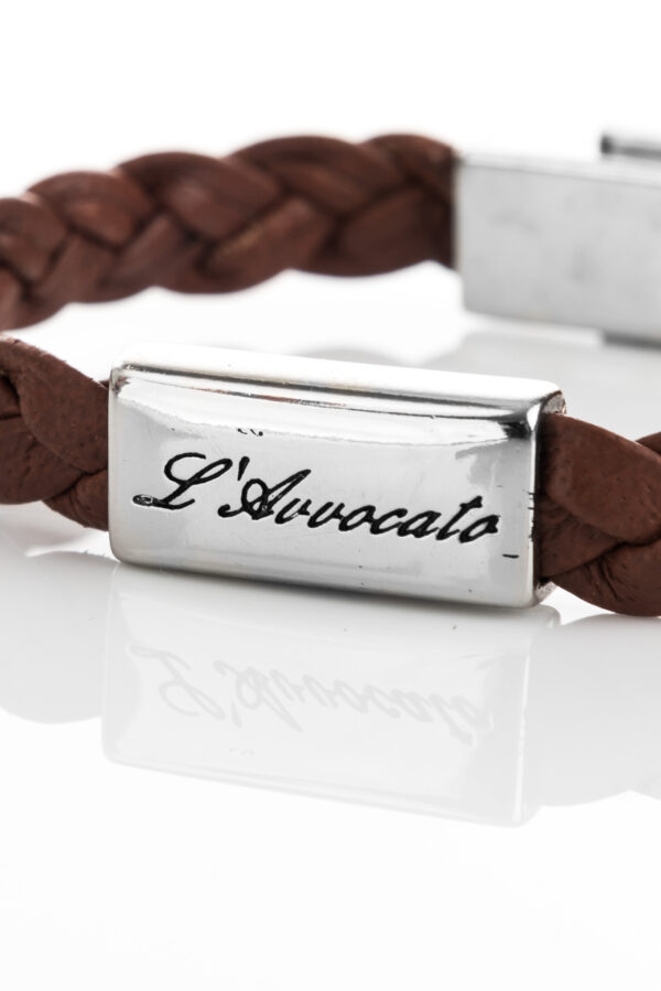 Bracciale in pelle Eddy marrone- dettaglio piastrina L'Avvocato