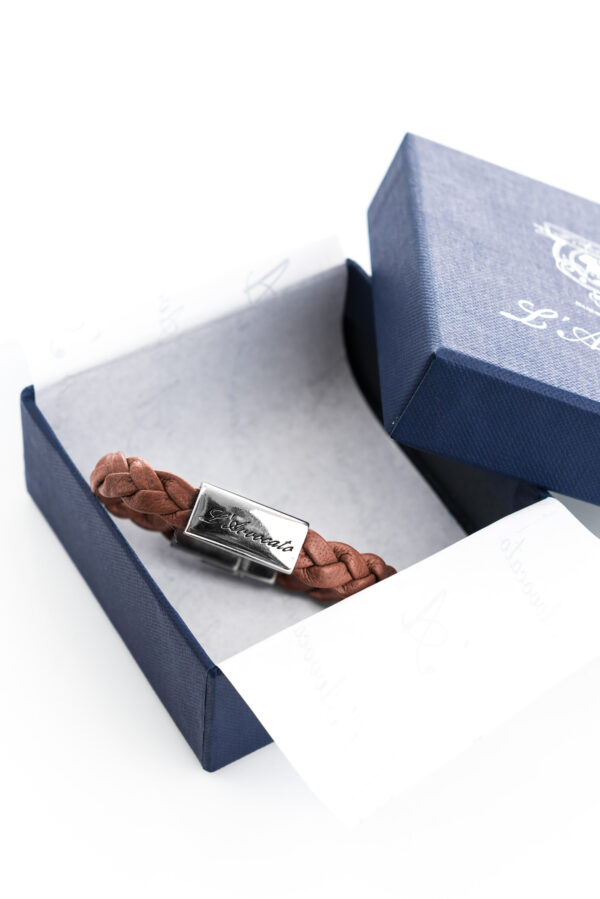 Bracciale in pelle Eddy marrone nella sua confezione