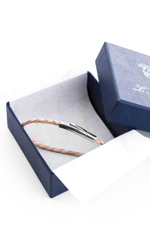 Vowen natural colour leather bracelet “Skin” L’Avvocato in  its packaging.
