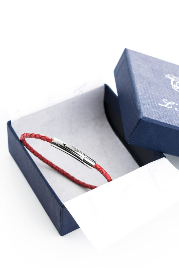 Vowen red leather bracelet “Skin” L’Avvocato in  its packaging.