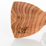 Brando - Papillon in legno- dettaglio logo 'A