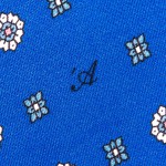 Cravatta Sette Pieghe Marella Blu di Persia - dettaglio della microfantasia con monogramma