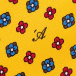 Cravatta Sette Pieghe Marella Giallo Ocra- dettaglio della microfantasia con monogramma
