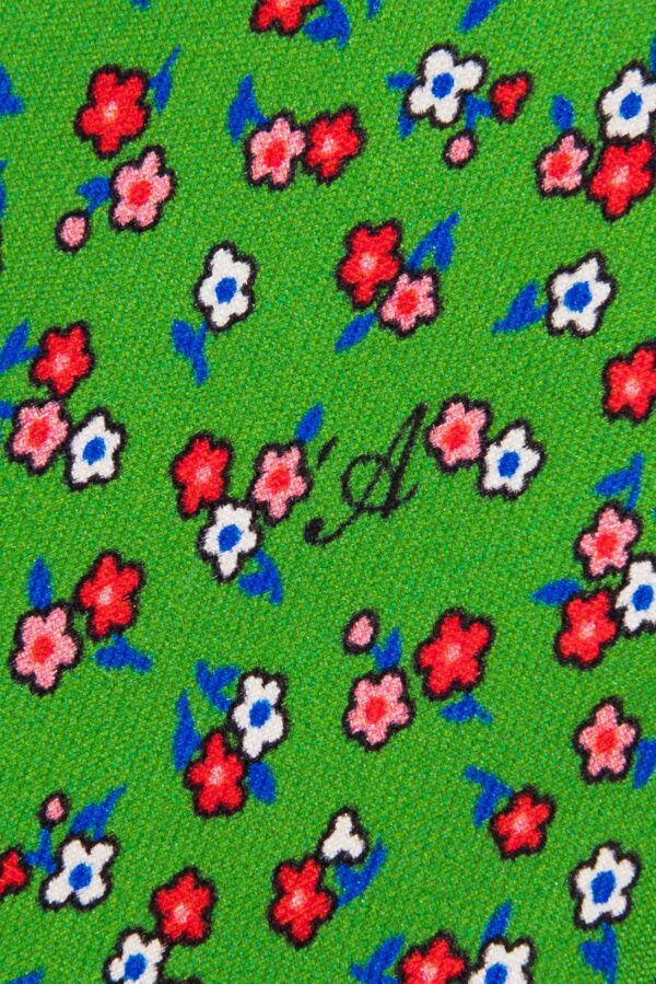 Cravatta Sette Pieghe Marella Verde Pastello Scuro - dettaglio della microfantasia floreale con monogramma