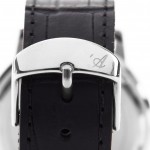 Orologio Lingotto due- dettaglio chiusura cinturino con logo inciso