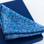 Pochette John Grigio Segnale con la sua confezione